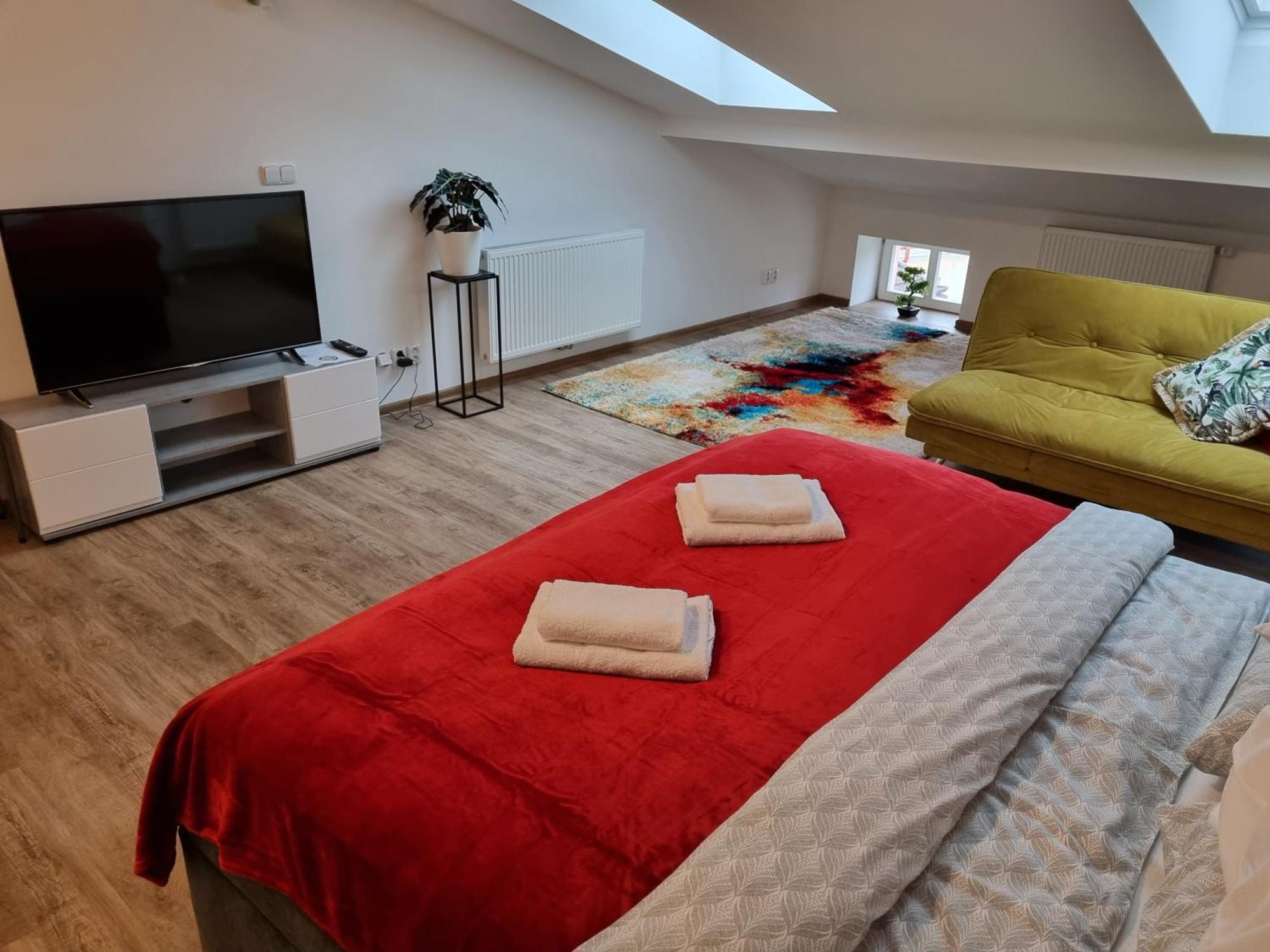 Podkrovni Studio Na Velkem Namesti S Wi-Fi Zdarma Hradec Králové 외부 사진